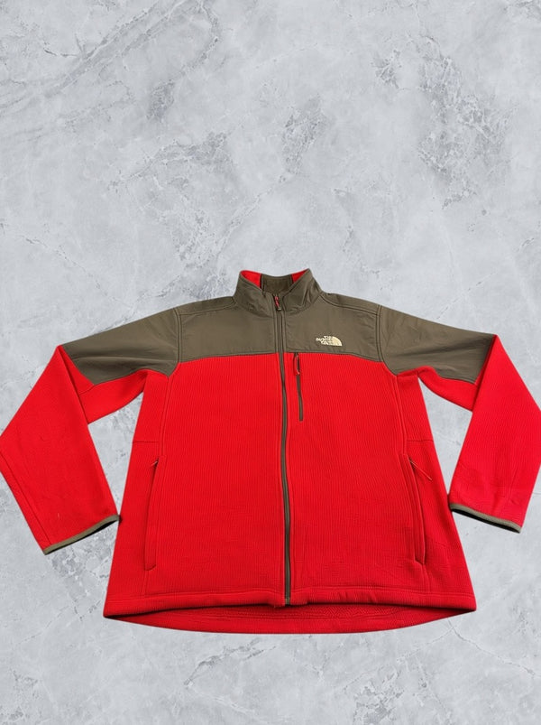 Rood The North Face fleecetrui met olijfgroen nylon schouderstuk, maat L (fleecevest)