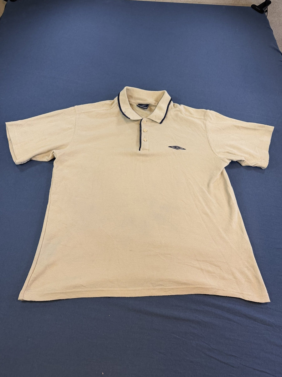 Beige Umbro sportpolo met navy details (piqué poloshirt / casual shirt), maat M