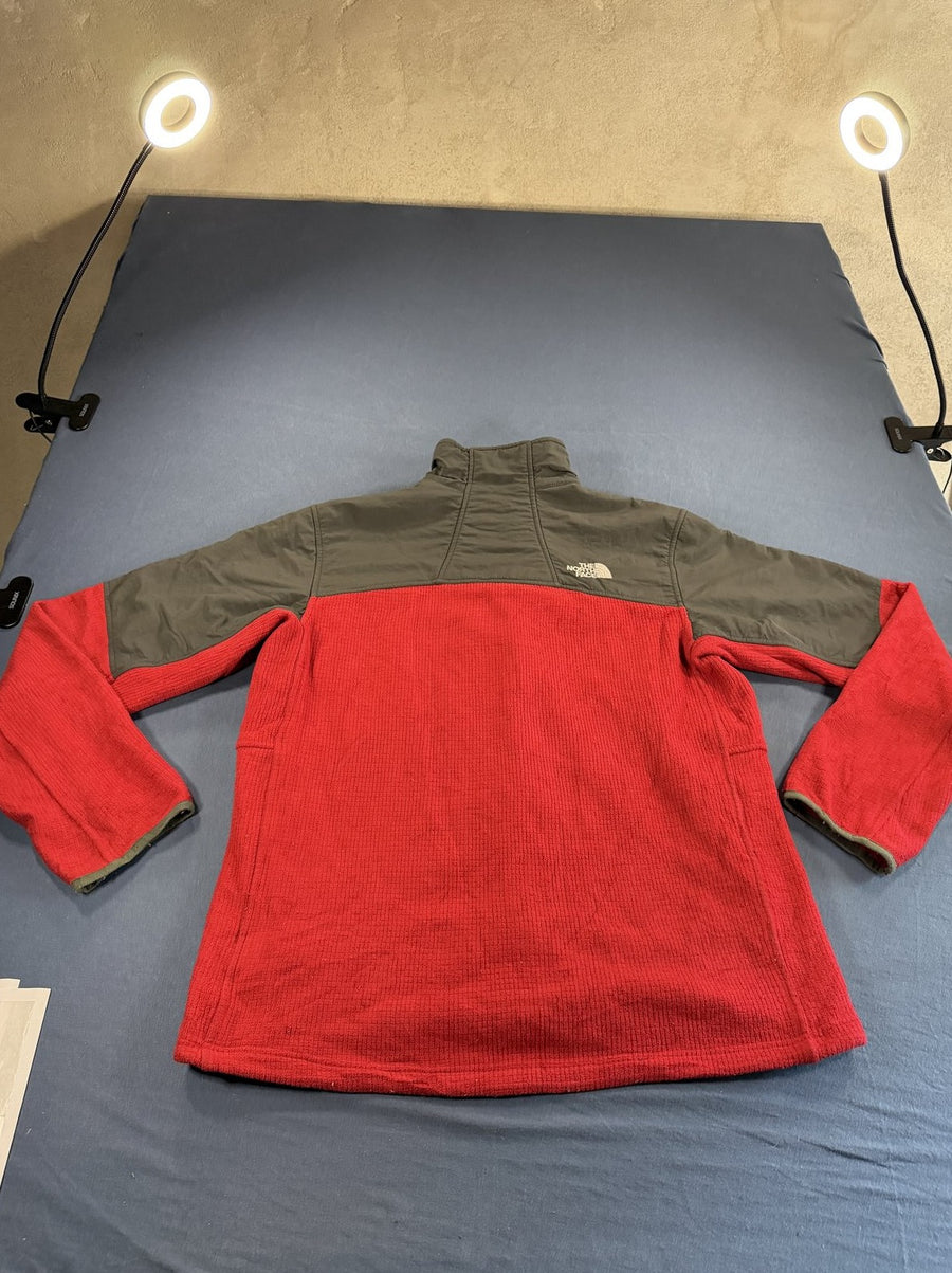 Rood The North Face fleecetrui met olijfgroen nylon schouderstuk, maat L (fleecevest)