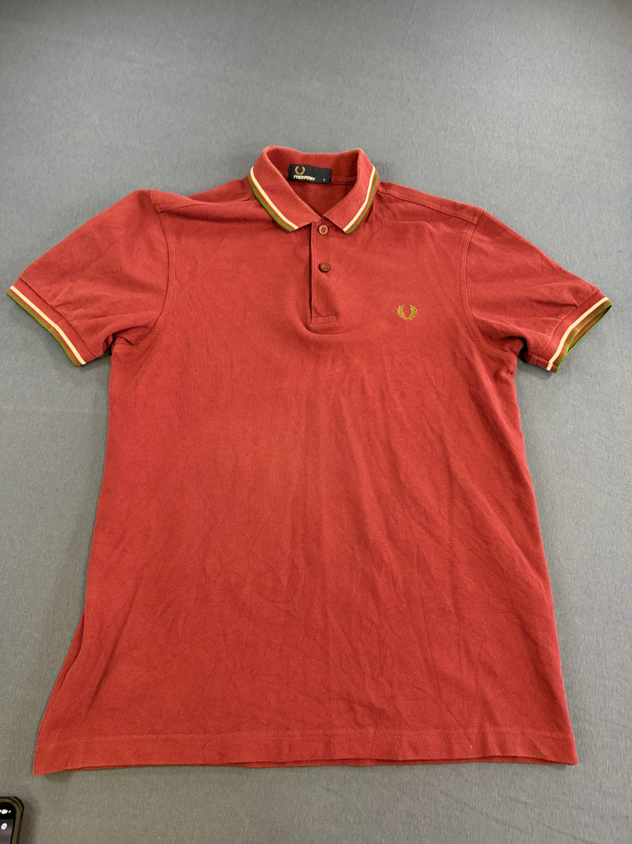 Rode Fred Perry M3600 polo, maat S (poloshirt met twin tipping)