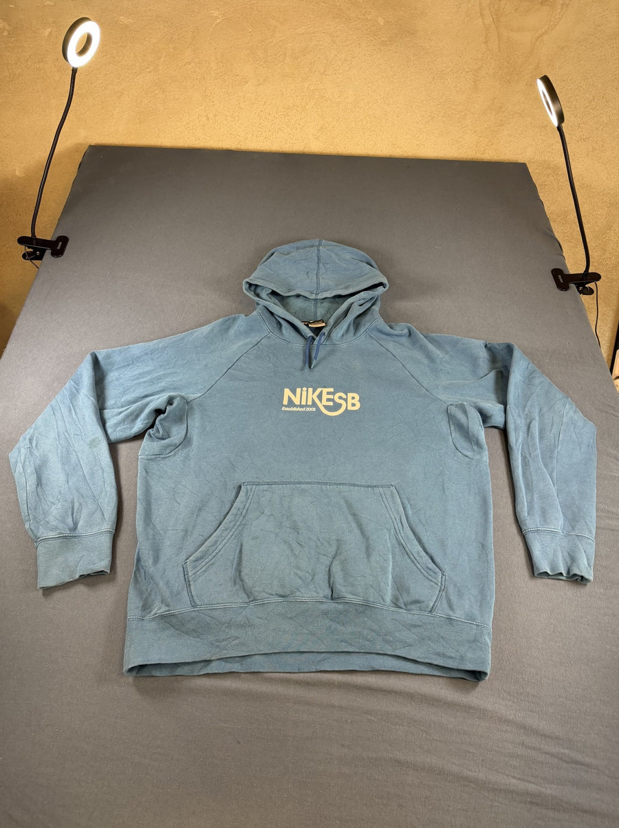 Blauwe Nike SB hoodie met 'Established 2001' print (capuchonsweater / sweatvest), maat L