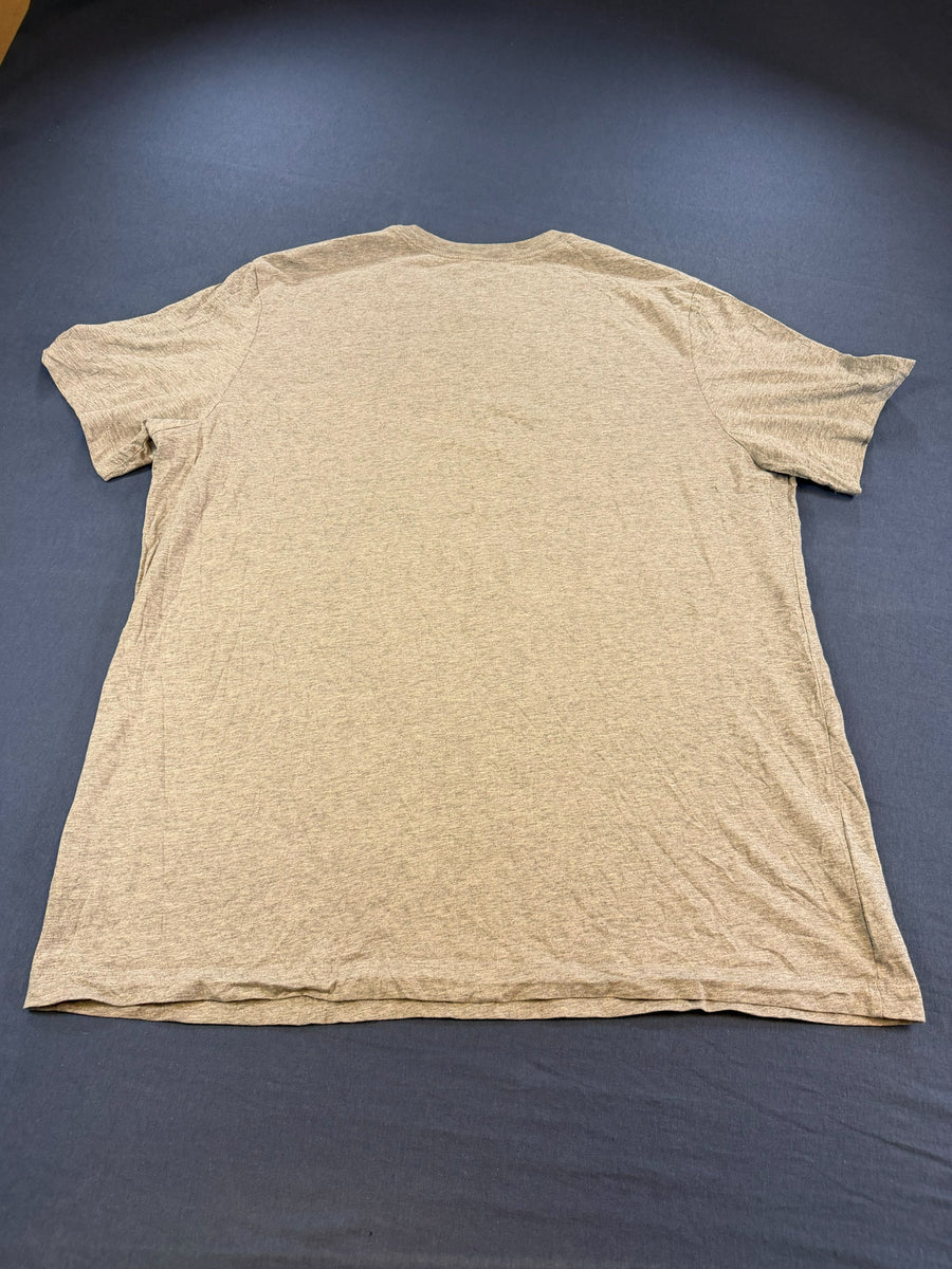 Nike T-shirt grijs print The Nike Tee