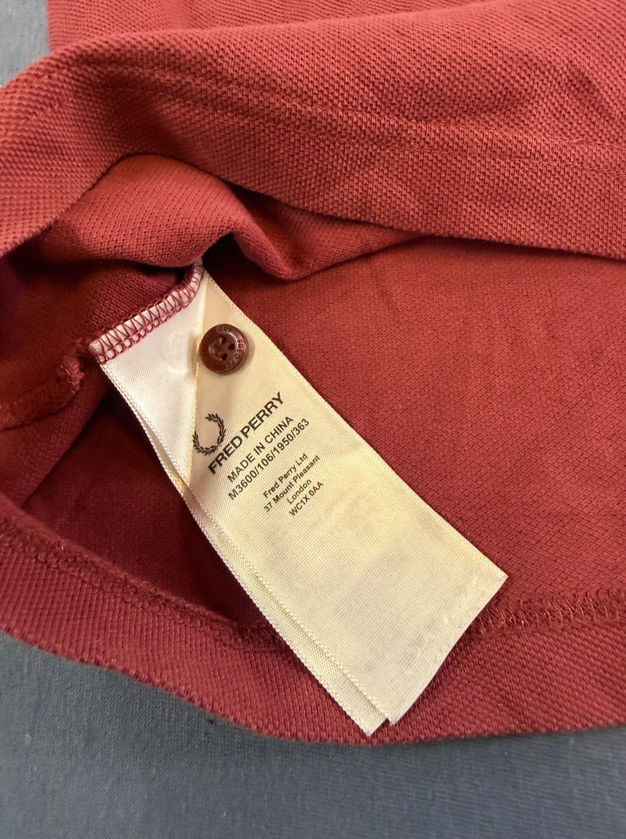 Rode Fred Perry M3600 polo, maat S (poloshirt met twin tipping)