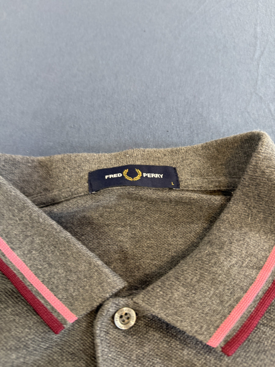 Grijs Fred Perry shirt met rood-roze bies (poloshirt / polo), maat L