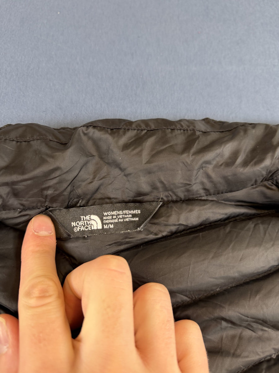 Zwart donsjack van The North Face, maat M (puffer / gewatteerde winterjas met afneembare capuchon)