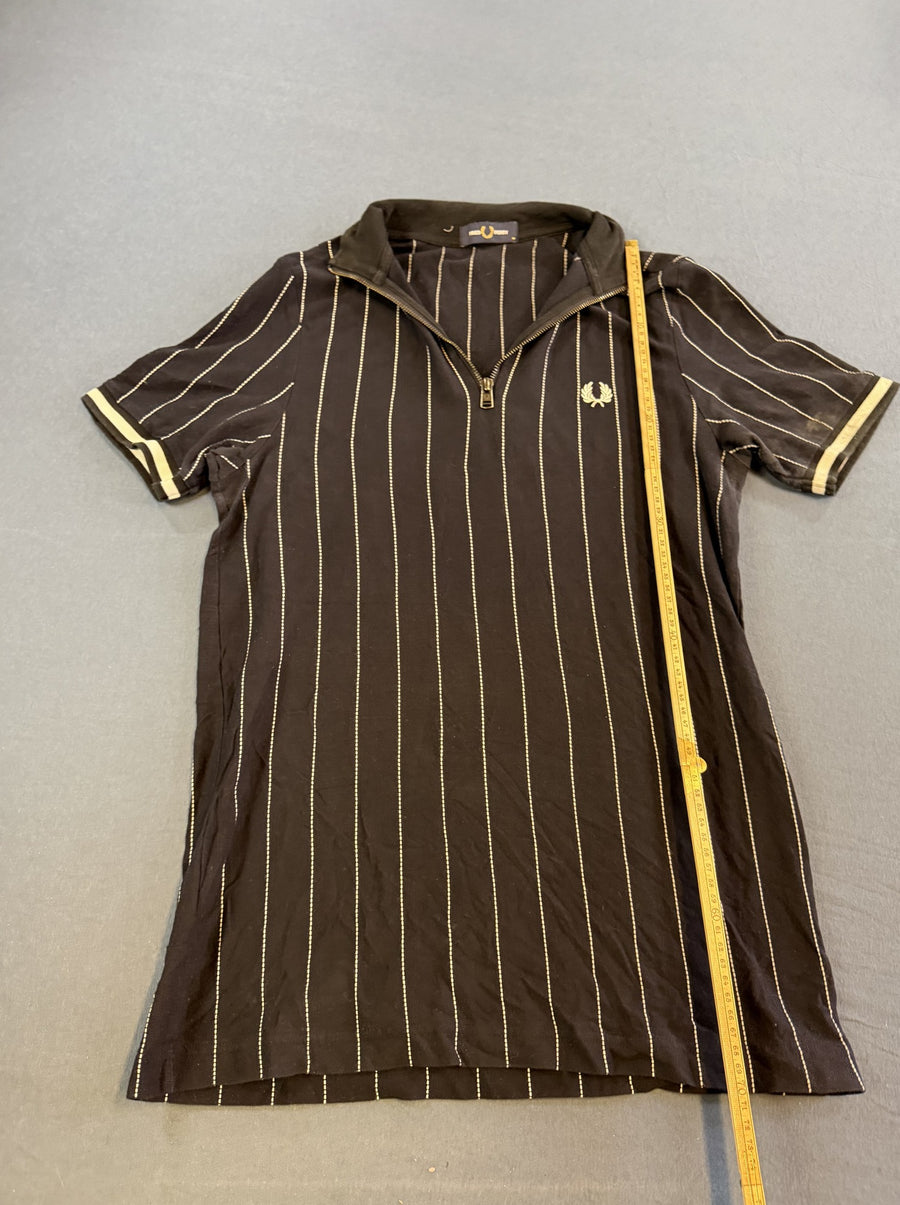 Zwarte Fred Perry polo met crème streep, maat M (ritspolo / poloshirt met rits)