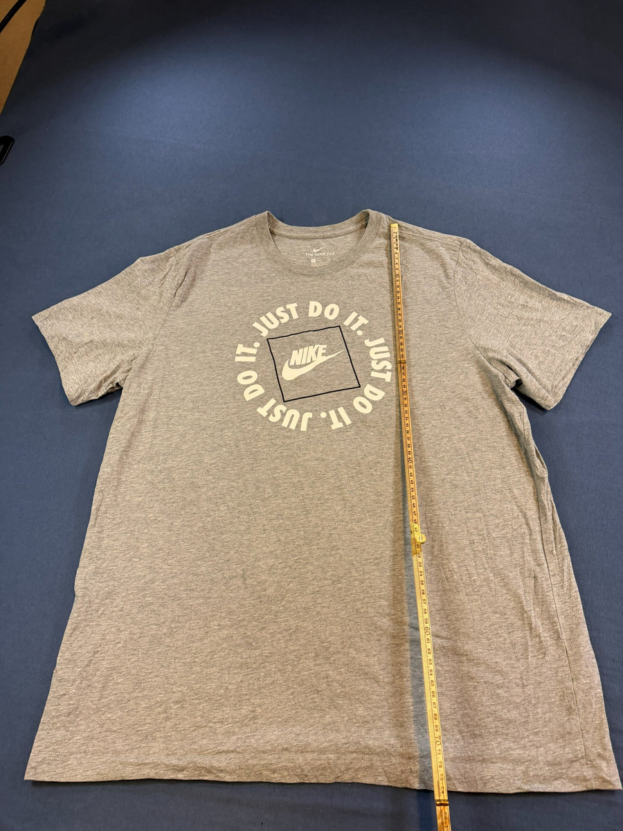 Nike T-shirt grijs print The Nike Tee