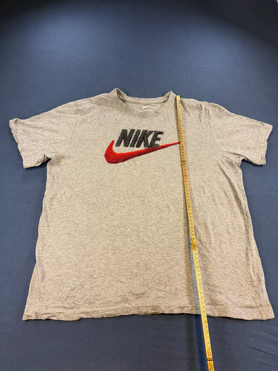 Nike The Nike Tee t-shirt grijs print heren maat L shirt