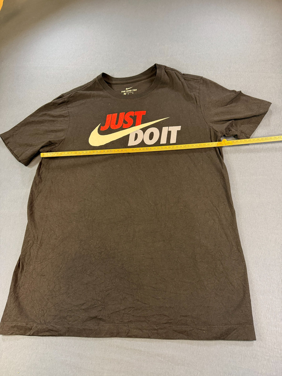 Nike T-shirt zwart print The Nike Tee