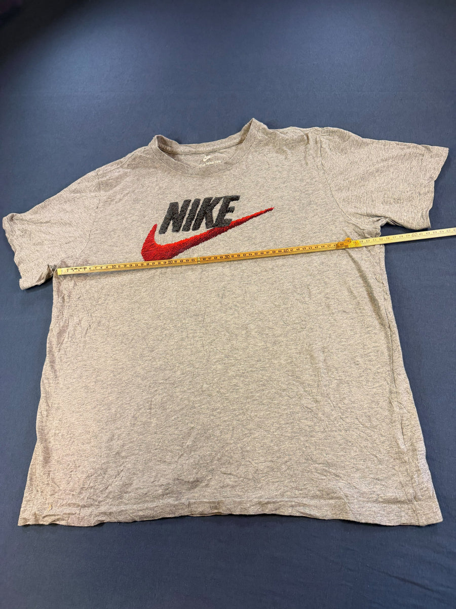 Nike The Nike Tee t-shirt grijs print heren maat L shirt