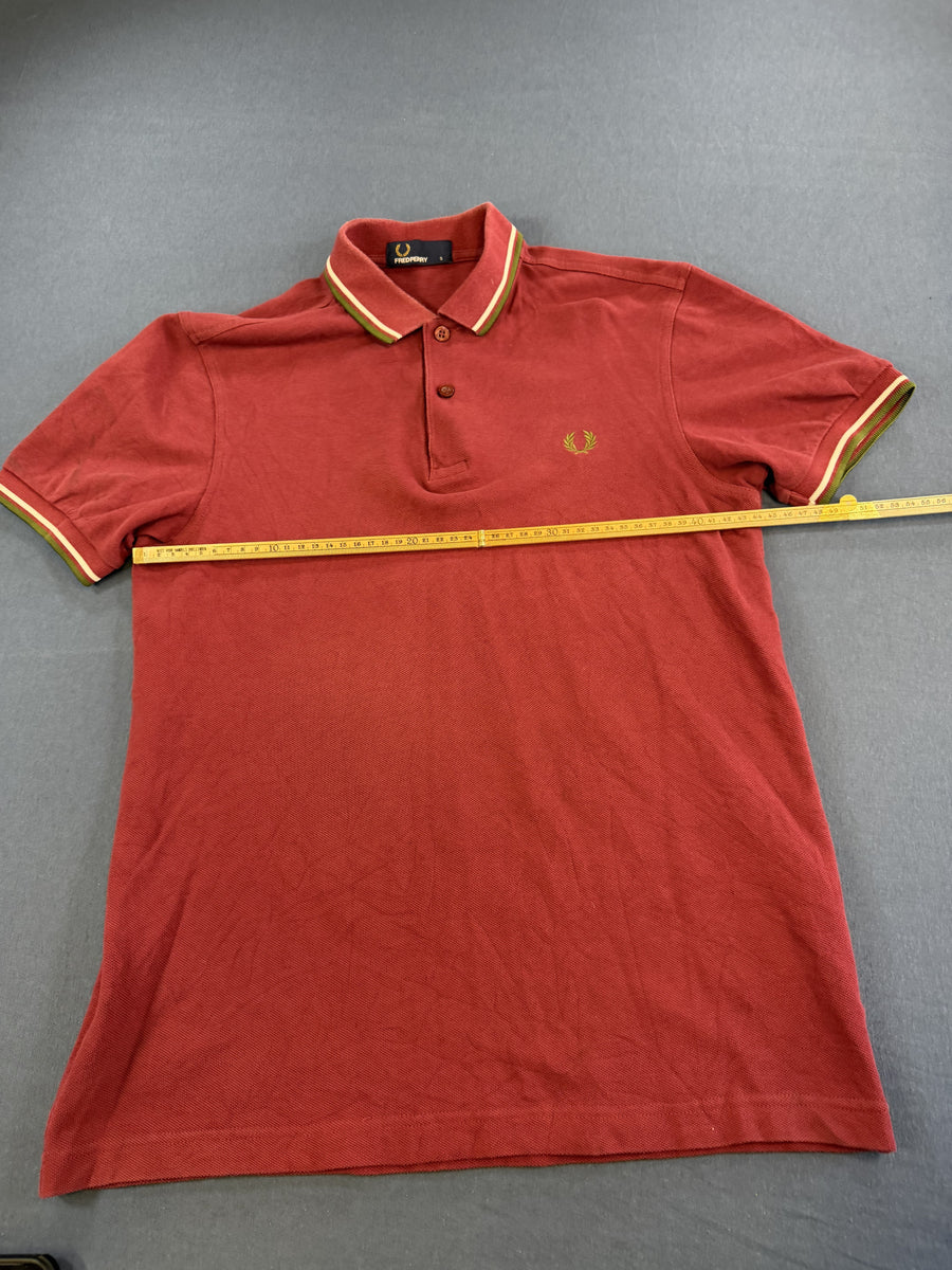 Rode Fred Perry M3600 polo, maat S (poloshirt met twin tipping)