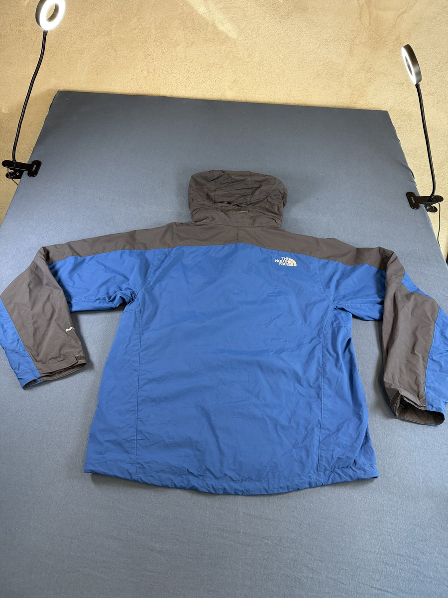 Blauwe outdoorjas van The North Face - maat M (shelljack / regenjack)