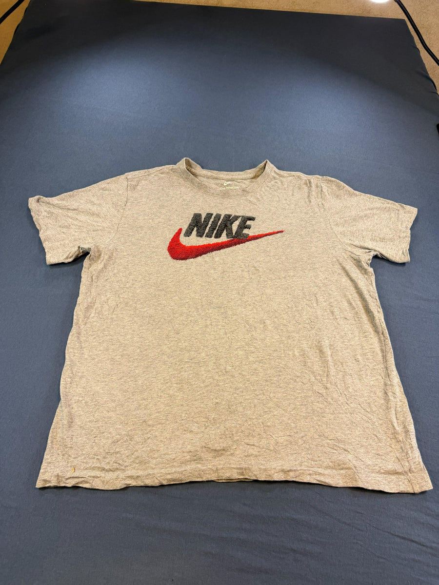 Nike The Nike Tee t-shirt grijs print heren maat L shirt