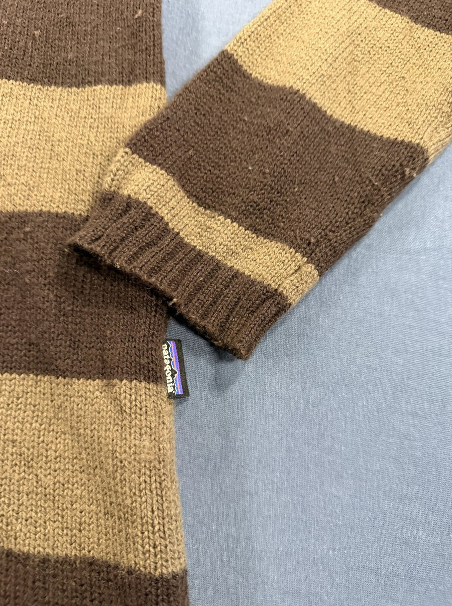 Bruine gestreepte Patagonia (gebreide pullover / fleecetrui-alternatief) maat L