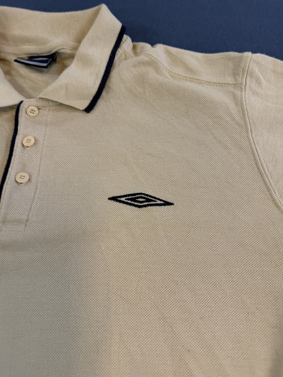 Beige Umbro sportpolo met navy details (piqué poloshirt / casual shirt), maat M