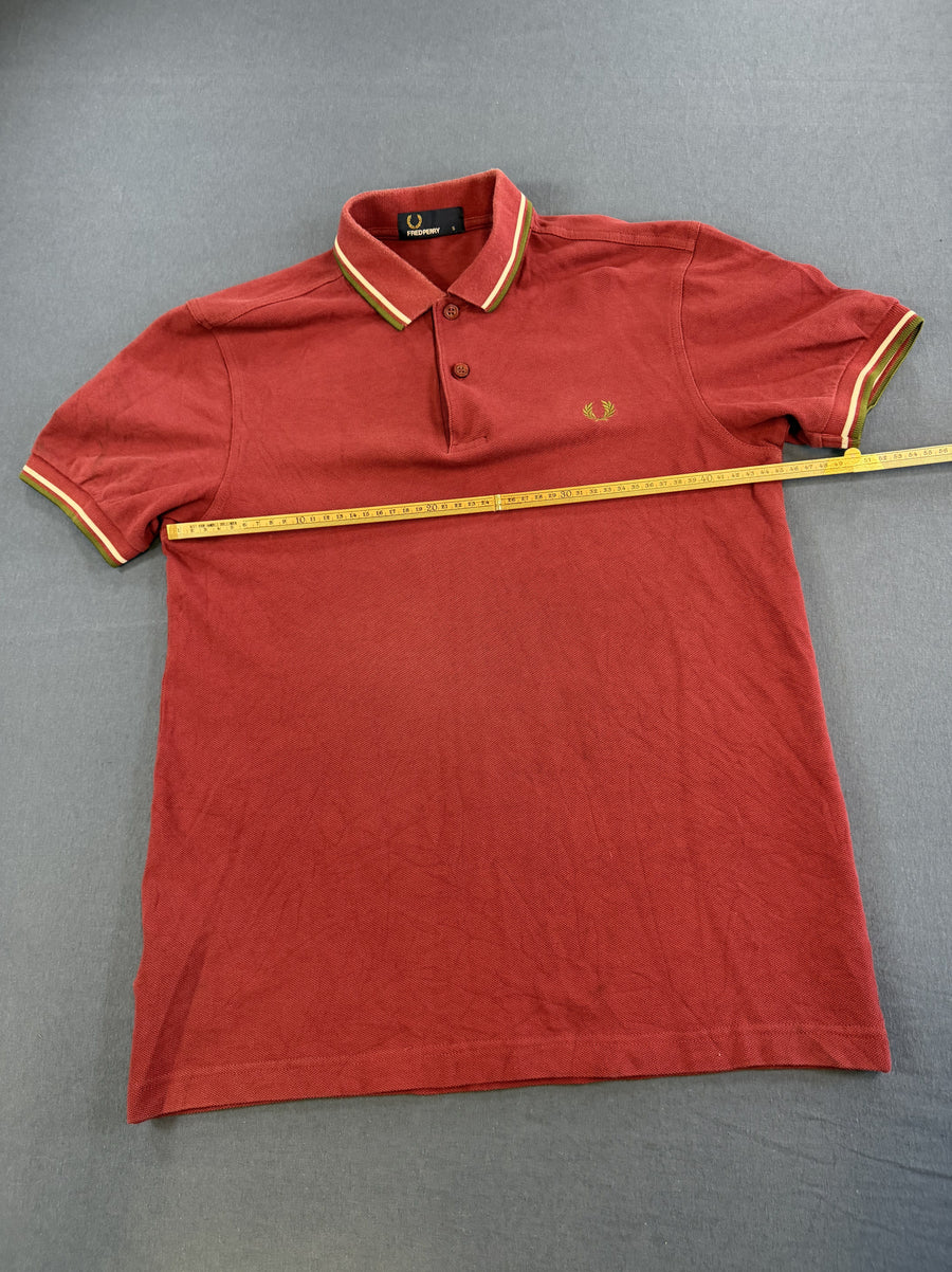 Rode Fred Perry M3600 polo, maat S (poloshirt met twin tipping)