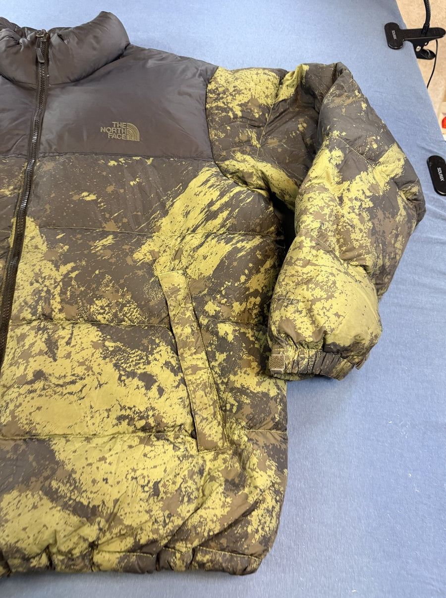 Groene donsjas (pufferjas/winterjas) van The North Face met camouflage, maat XL