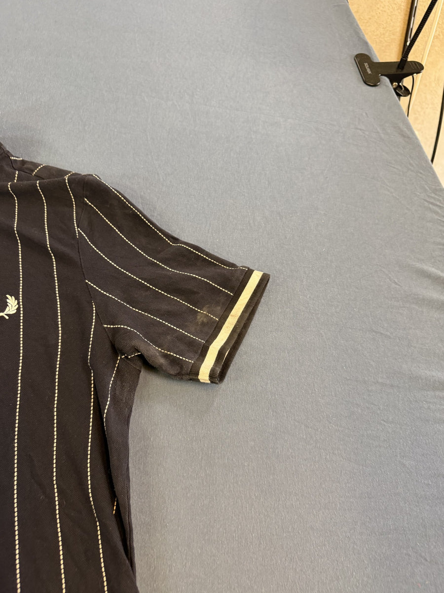 Zwarte Fred Perry polo met crème streep, maat M (ritspolo / poloshirt met rits)