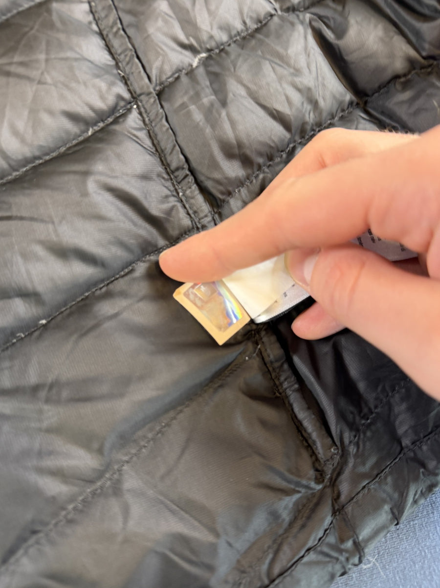 Zwart donsjack van The North Face, maat M (puffer / gewatteerde winterjas met afneembare capuchon)